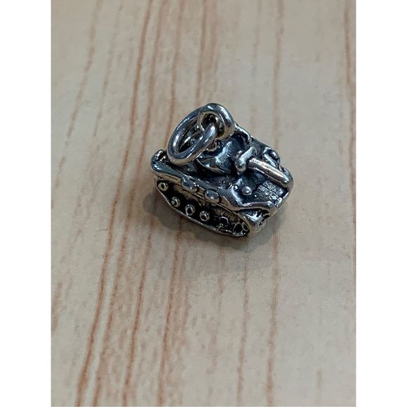 .925 Military Army Tank Sterling Silver Jewelry Charm - Picture 2 of 6